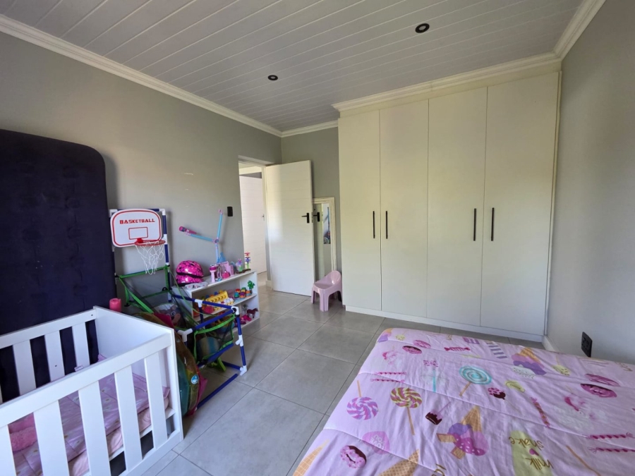 4 Bedroom Property for Sale in Hartenbos Heuwels Western Cape